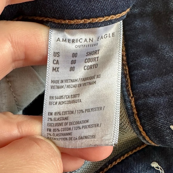 AE super hi rise distressed jeggings. 00 Short. - Picture 9 of 9